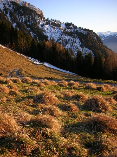 Schneefleck vor Gafadura links Weg 06_04_2010 (109).jpg